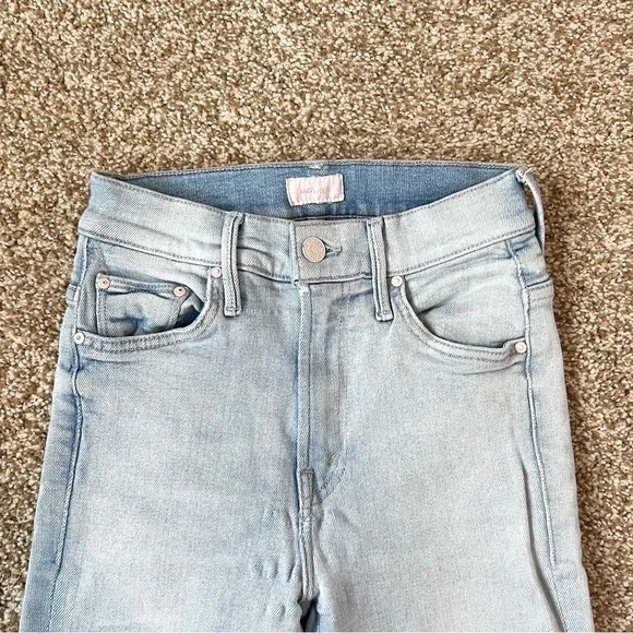 Mother The Insider Crop Step Fray in Sexico Mexico Light Wash Size 25